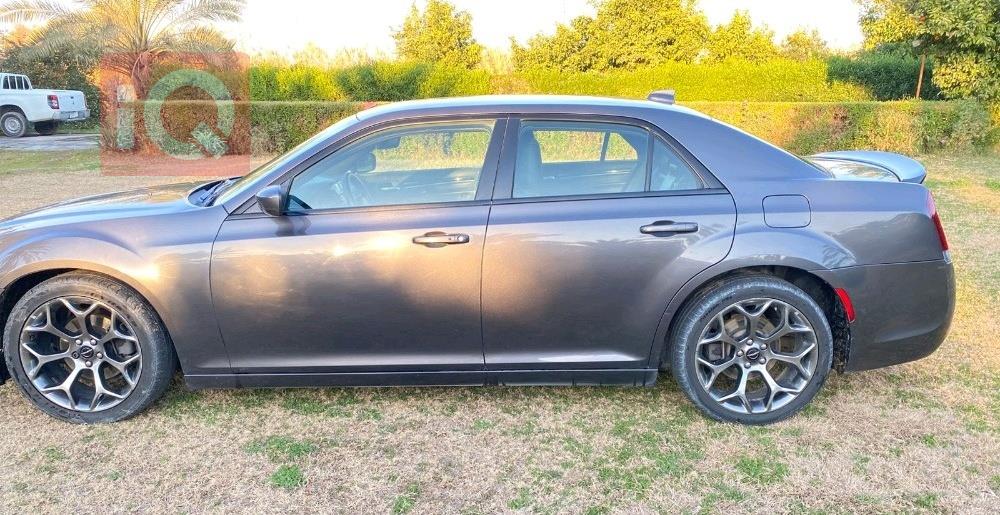 کرایسلەر 300